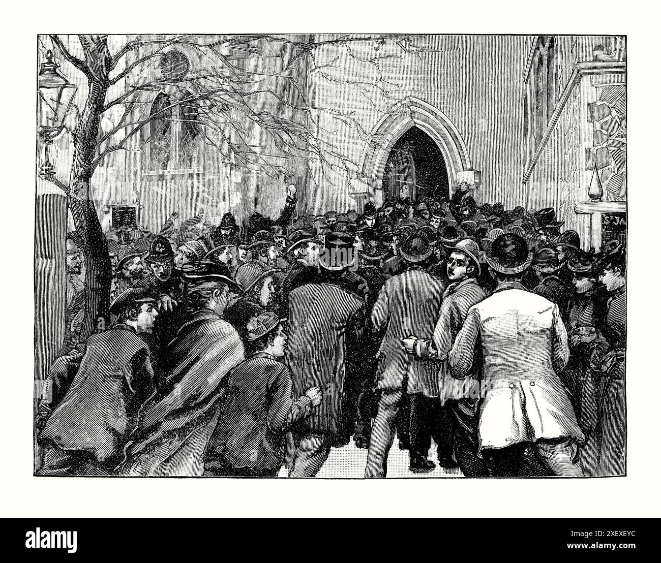 Una vecchia incisione di rivoltosi a St James Church, Hatcham, se London, Inghilterra, Regno Unito c. 1876. È tratto da un libro di storia vittoriana del 1900 circa. Fu teatro di aspre controversie religiose, dovute al vicario reverendo Arthur Tooth (1839-1931). Tooth era un anglo-cattolico all'interno della Chiesa d'Inghilterra. Ha ignorato il Public Worship Regulation Act, progettato per eliminare il ‘ritualismo’ cattolico romano. Le folla protestanti si rivoltarono contro la Chiesa la domenica nel 1876–7, rompendo le finestre e assalendo le porte. Tooth ignorò un ordine della Corte di fermare le sue pratiche e fu incarcerato per diverse settimane per disprezzo nei confronti della Corte. Foto Stock