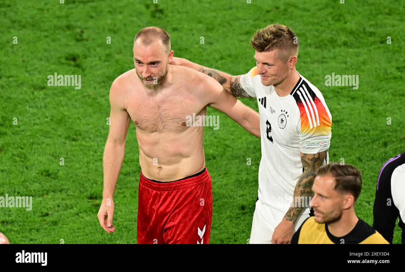 V.l. Christian Eriksen (Daenemark), Toni Kroos (Deutschland) Dortmund, 29.06.2024, Fussball, UEFA EURO 2024 in Deutschland, Achtelfinale, Deutschland - Daenemark 2:0/PRESSINPHOTO credito: PRESSINPHOTO SPORTS AGENCY/Alamy Live News Foto Stock