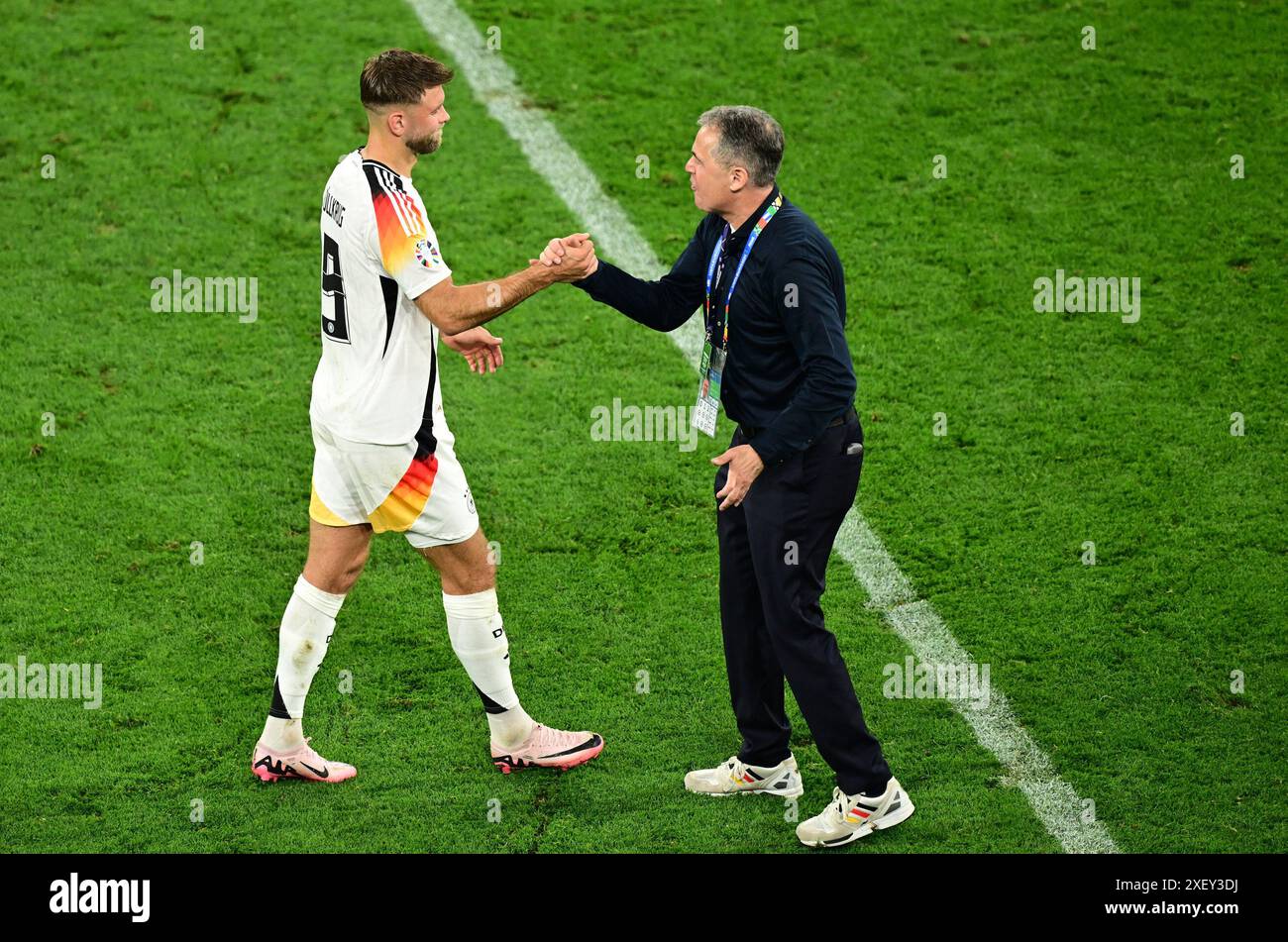 Schlussjubel contro Niclas Fuellkrug, Andreas Rettig (DFB-Geschaeftsfuehrer Sport) Dortmund, 29.06.2024, Fussball, UEFA EURO 2024 in Deutschland, Achtelfinale, Deutschland - Daenemark 2:0/PRESSINPHOTO credito: PRESSINPHOTO SPORTS AGENCY/Alamy Live News Foto Stock