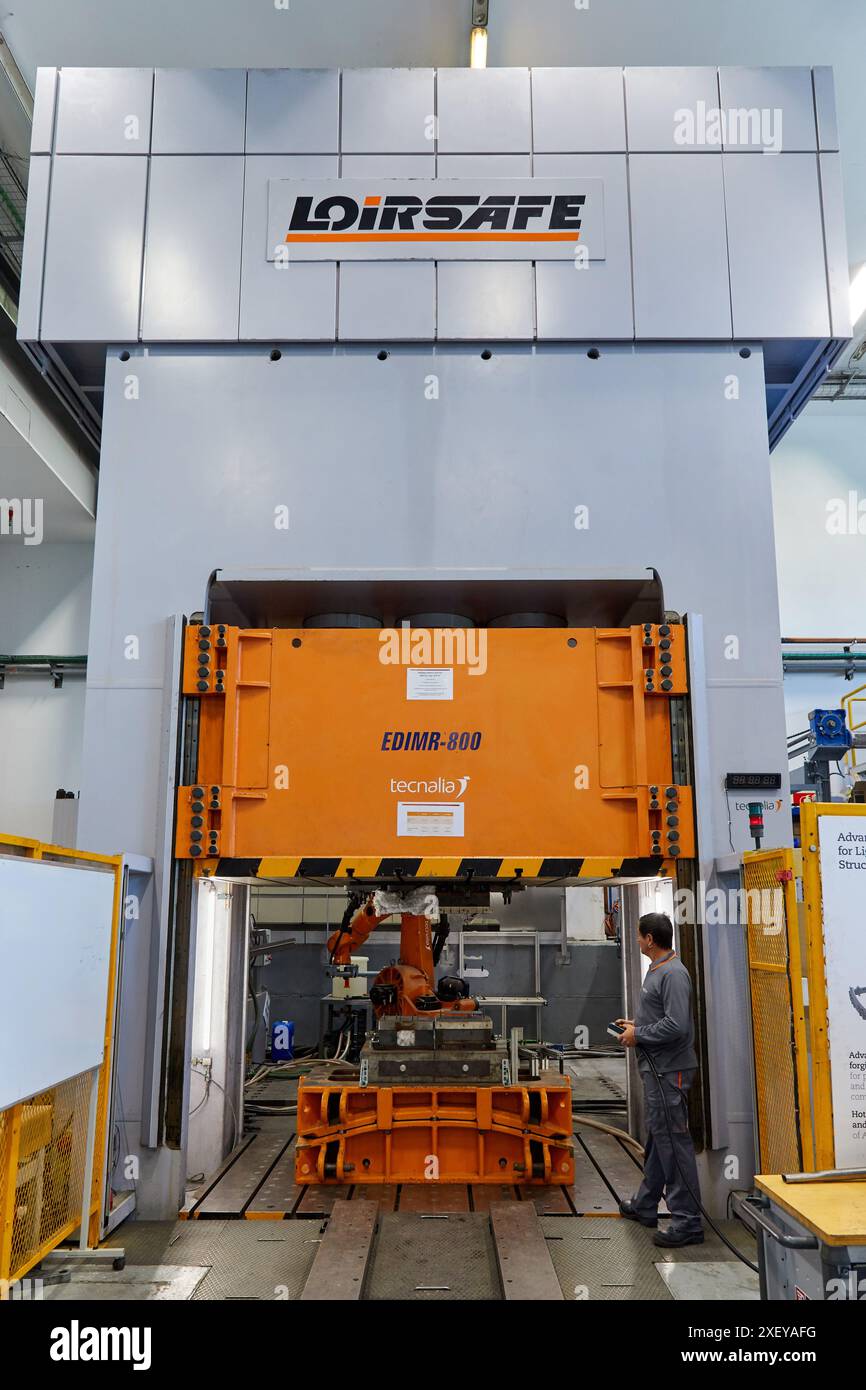 Premere, stampaggio a caldo di cella, Industria Unità, industria automobilistica, Technology Center, Tecnalia Ricerca & Innovazione, Derio, Bizkaia, Paesi Baschi Foto Stock