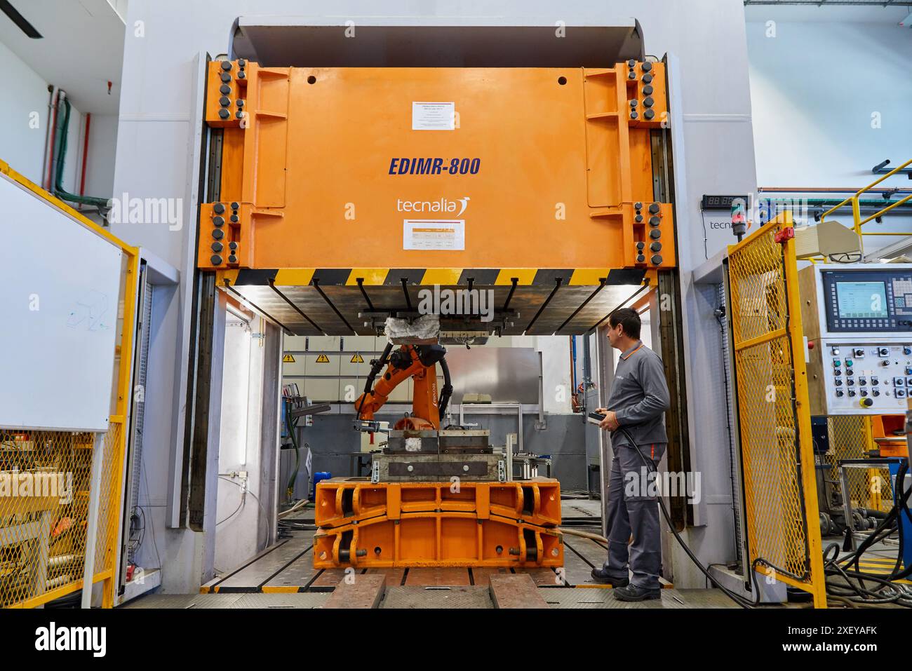 Premere, stampaggio a caldo di cella, Industria Unità, industria automobilistica, Technology Center, Tecnalia Ricerca & Innovazione, Derio, Bizkaia, Paesi Baschi Foto Stock