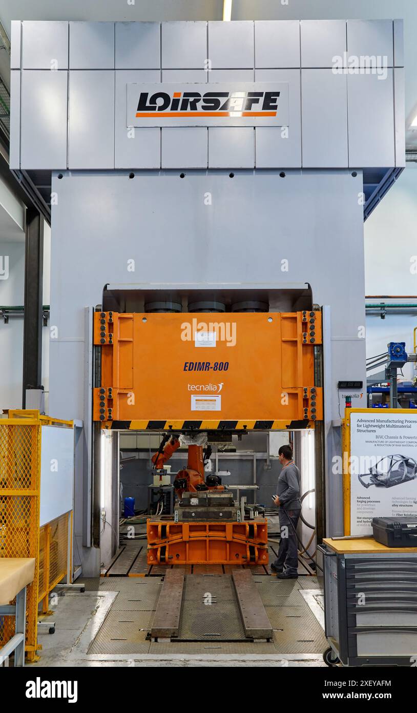 Premere, stampaggio a caldo di cella, Industria Unità, industria automobilistica, Technology Center, Tecnalia Ricerca & Innovazione, Derio, Bizkaia, Paesi Baschi Foto Stock