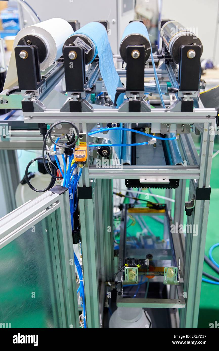Impianto di produzione continua Buckypapers, fogli composti da nanotubi di carbonio, basati su un concetto di sicurezza per progettazione. I nanotubi di carbonio hanno un aspetto straordinario Foto Stock