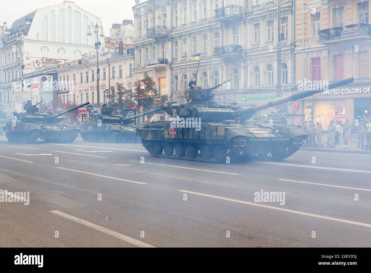 Kiev, Ucraina - 18 agosto 2018: Carri armati ucraini in via Khreshchatyk durante una prova di parata Foto Stock
