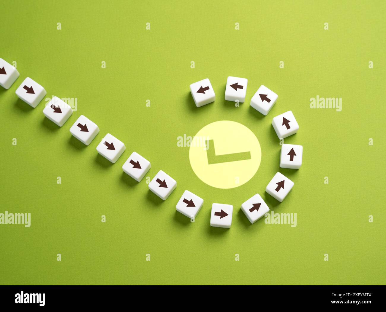 Concludiamo. Completare le condizioni e le attività. Controllo dei fatti. Rispetto dei requisiti. Fate tutto il lavoro. Scegliere l'opzione corretta. In viaggio per suc Foto Stock