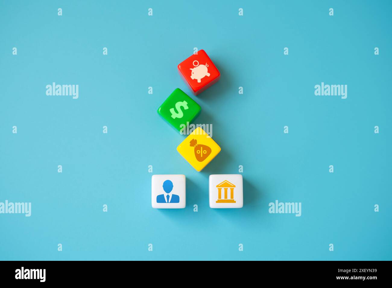 La banca fornisce al cliente una varietà di servizi. Depositi, prestiti e risparmi. Foto Stock