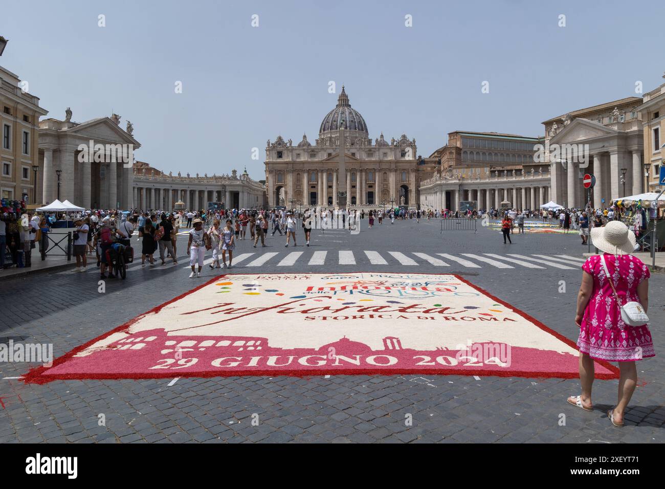 Roma, Italia. 29 giugno 2024. Un'opera d'arte a tema religioso realizzata con materiale naturale secco lungo via della conciliazione a Roma, in occasione della storica Infiorata 2024 (Credit Image: © Matteo Nardone/Pacific Press via ZUMA Press Wire) SOLO USO EDITORIALE! Non per USO commerciale! Foto Stock