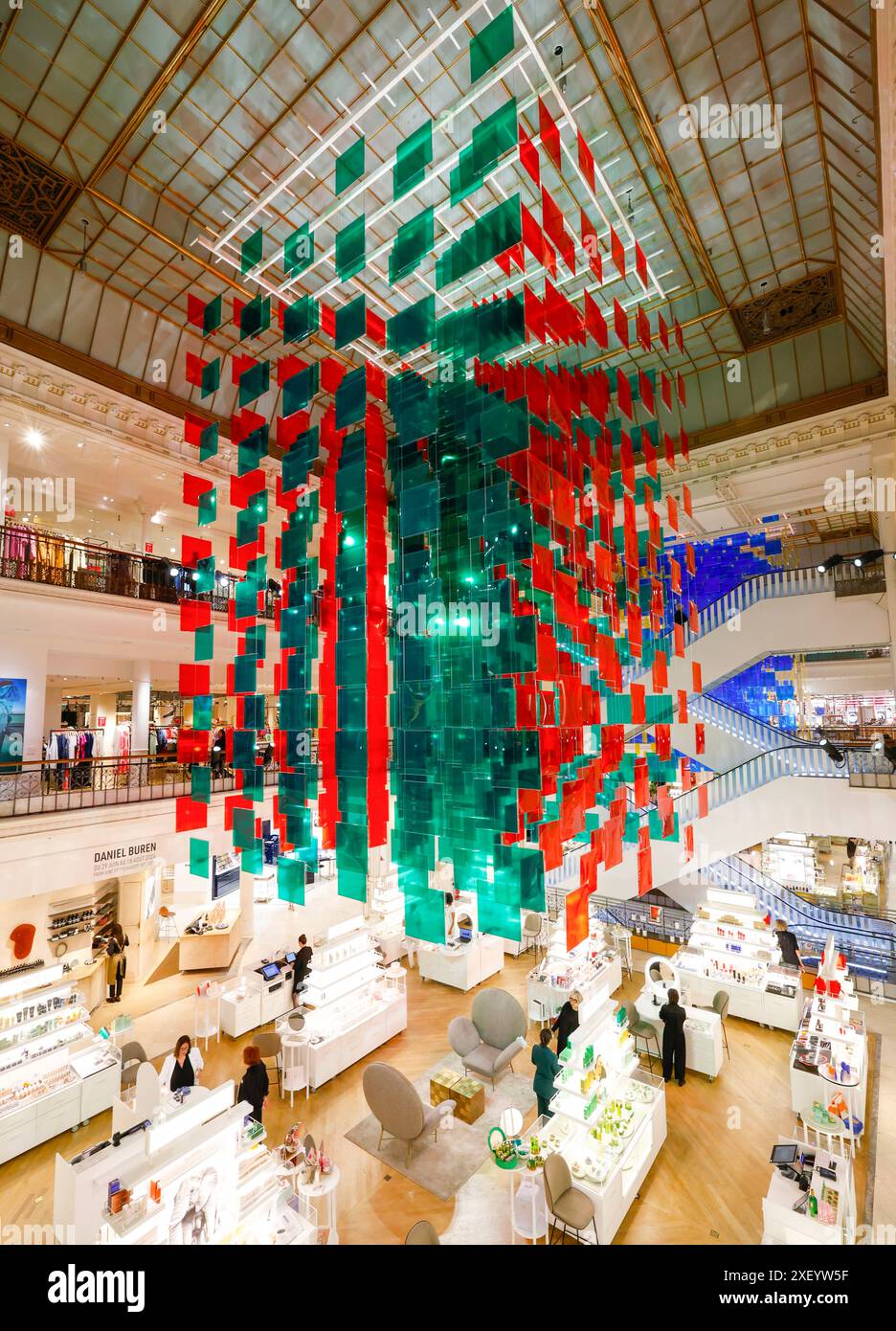 AUX BEAUX CARRES PAR DANIEL BUREN AU BON MARCHE Foto Stock