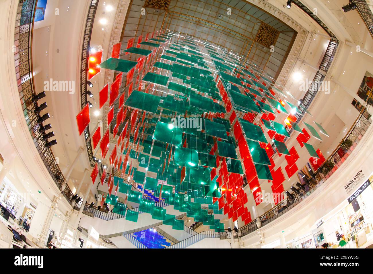 AUX BEAUX CARRES PAR DANIEL BUREN AU BON MARCHE Foto Stock