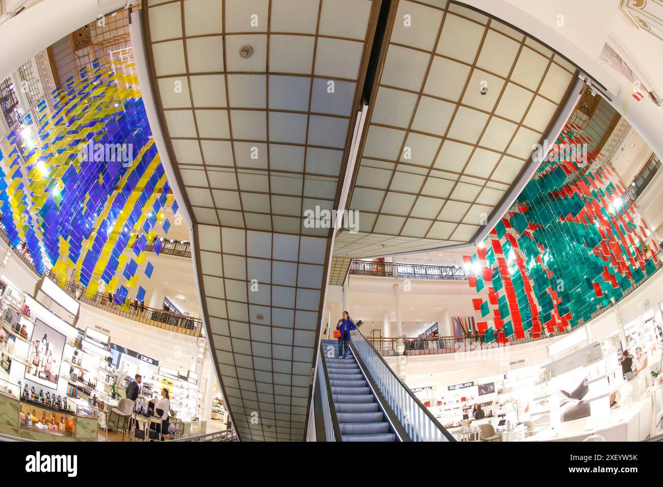 AUX BEAUX CARRES PAR DANIEL BUREN AU BON MARCHE Foto Stock