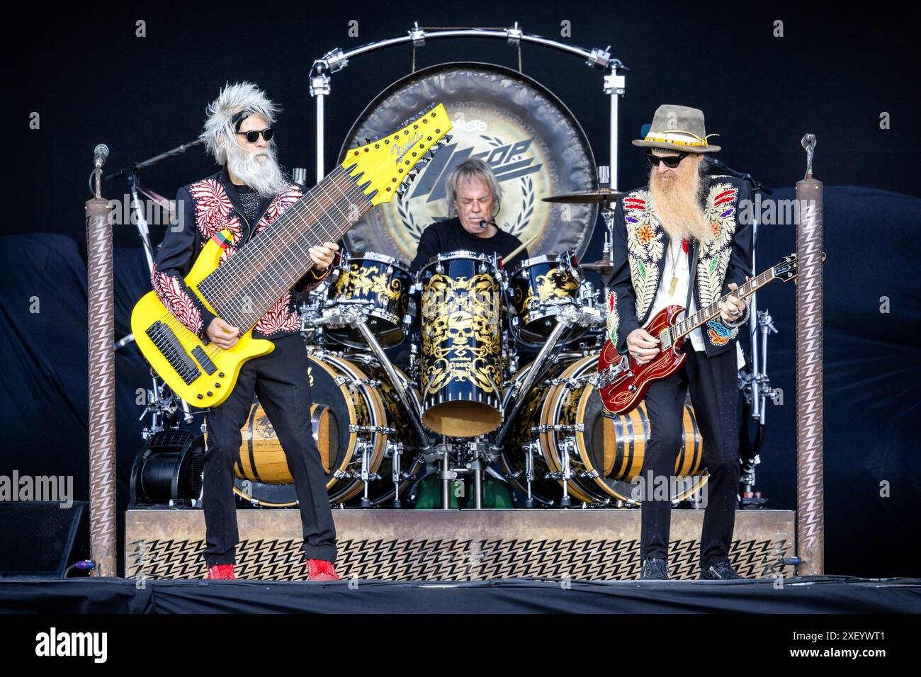 Oslo, Norvegia. 29 giugno 2024. La rock band americana ZZ Top esegue un concerto dal vivo durante il festival musicale norvegese Tons of Rock 2024 a Oslo. Qui il cantante e musicista Billy Gibbons (R) è visto dal vivo sul palco con il musicista Elwood Francis (L). Foto Stock