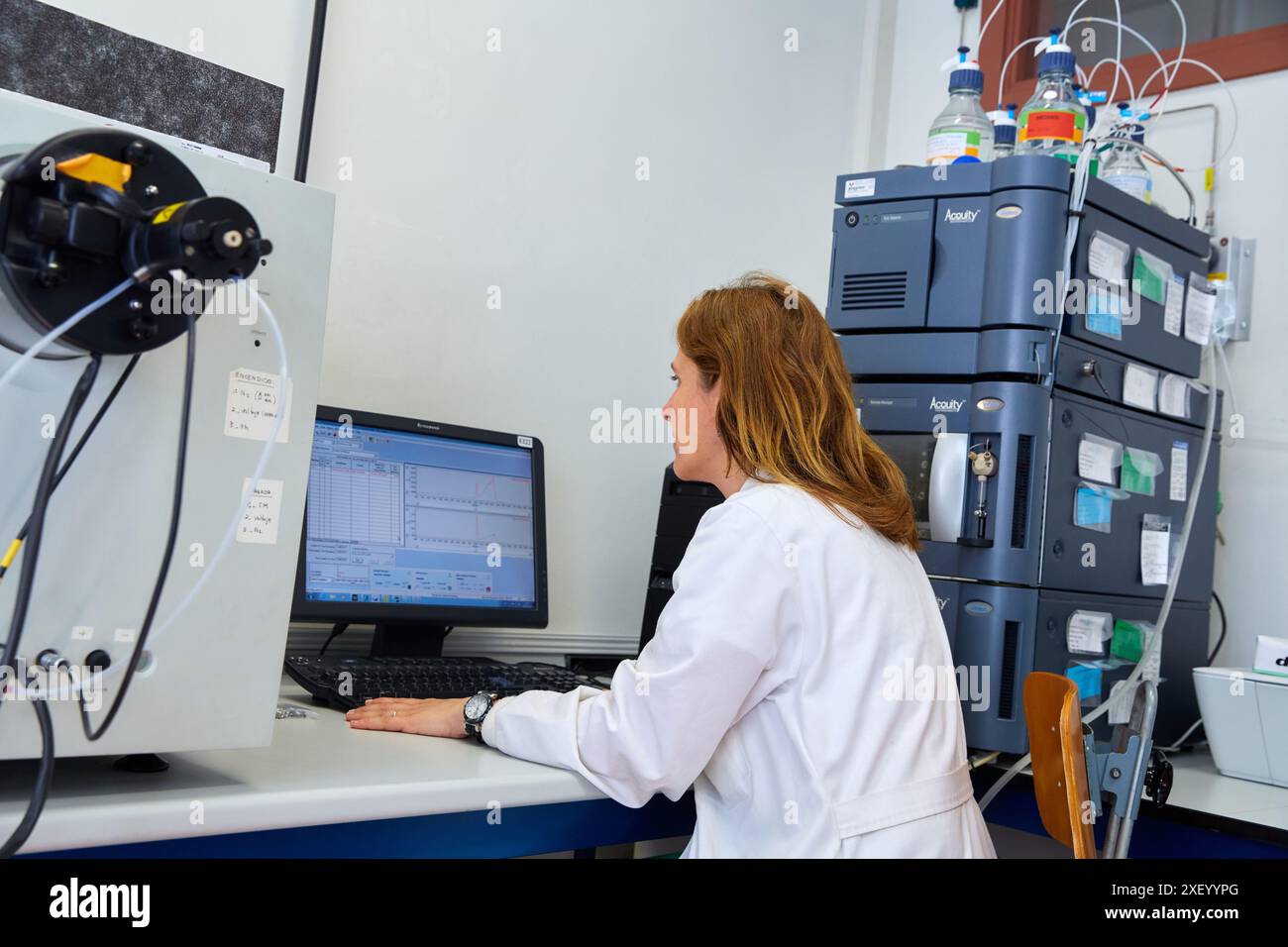 Cromatografi UHPLC, HPLC (UV/VIS e fluorescenza) e HPLC-MS. Laboratorio di sviluppo farmaceutico. Preformulazione, progettazione e sviluppo del dr Foto Stock