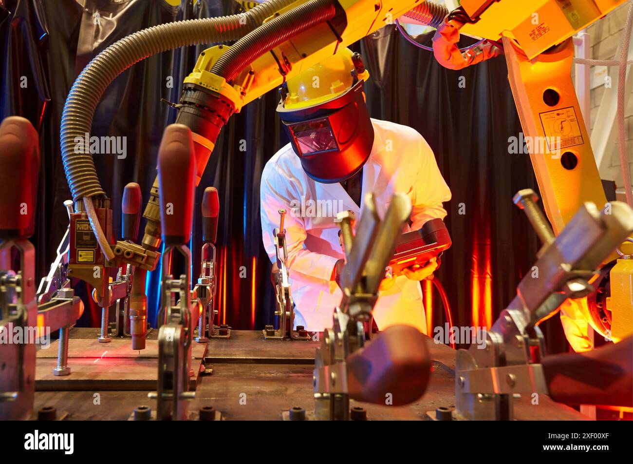 Shipweld Monitoring la geometria del giunto per il controllo adattivo dei parametri di saldatura Industry Tecnalia Research & Innovation, Technology and Research Foto Stock