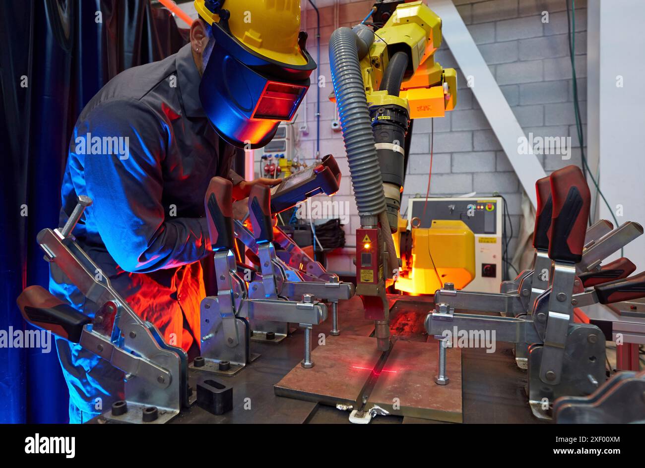 Shipweld Monitoring la geometria del giunto per il controllo adattivo dei parametri di saldatura Industry Tecnalia Research & Innovation, Technology and Research Foto Stock