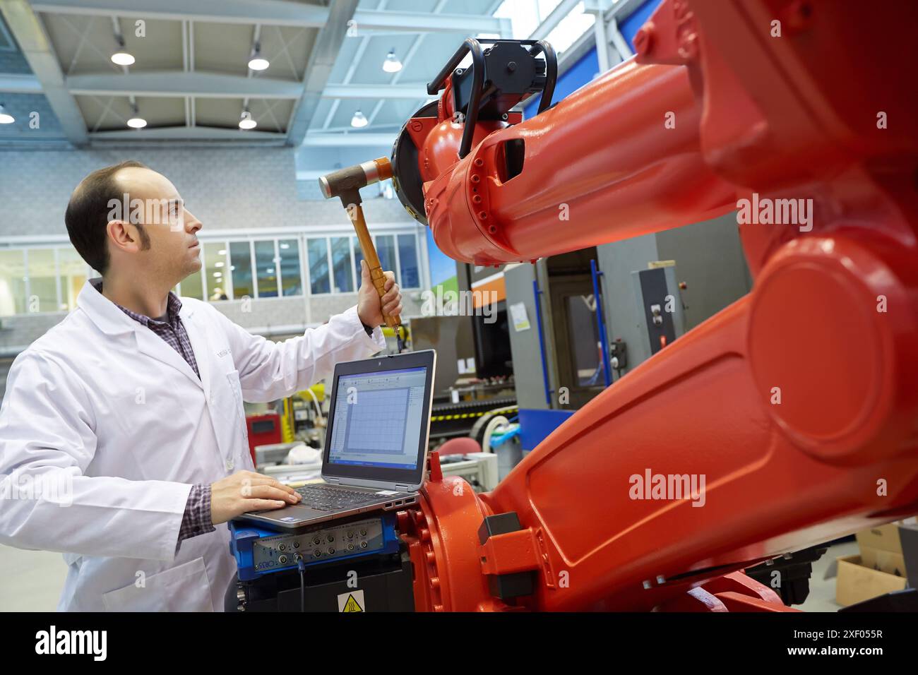 Misurazioni Banca PRINCIPALE. Manutenzione per il controllo delle vibrazioni nei sistemi di produzione industriale. Industria. Tecnalia ricerca & innovazione, tecnologia e Resea Foto Stock