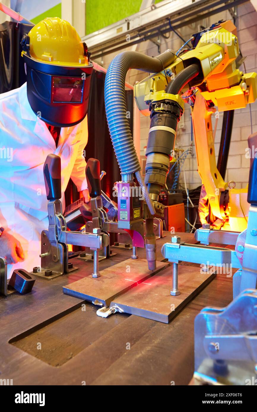 Shipweld Monitoring la geometria del giunto per il controllo adattivo dei parametri di saldatura Industry Tecnalia Research & Innovation, Technology and Research Foto Stock