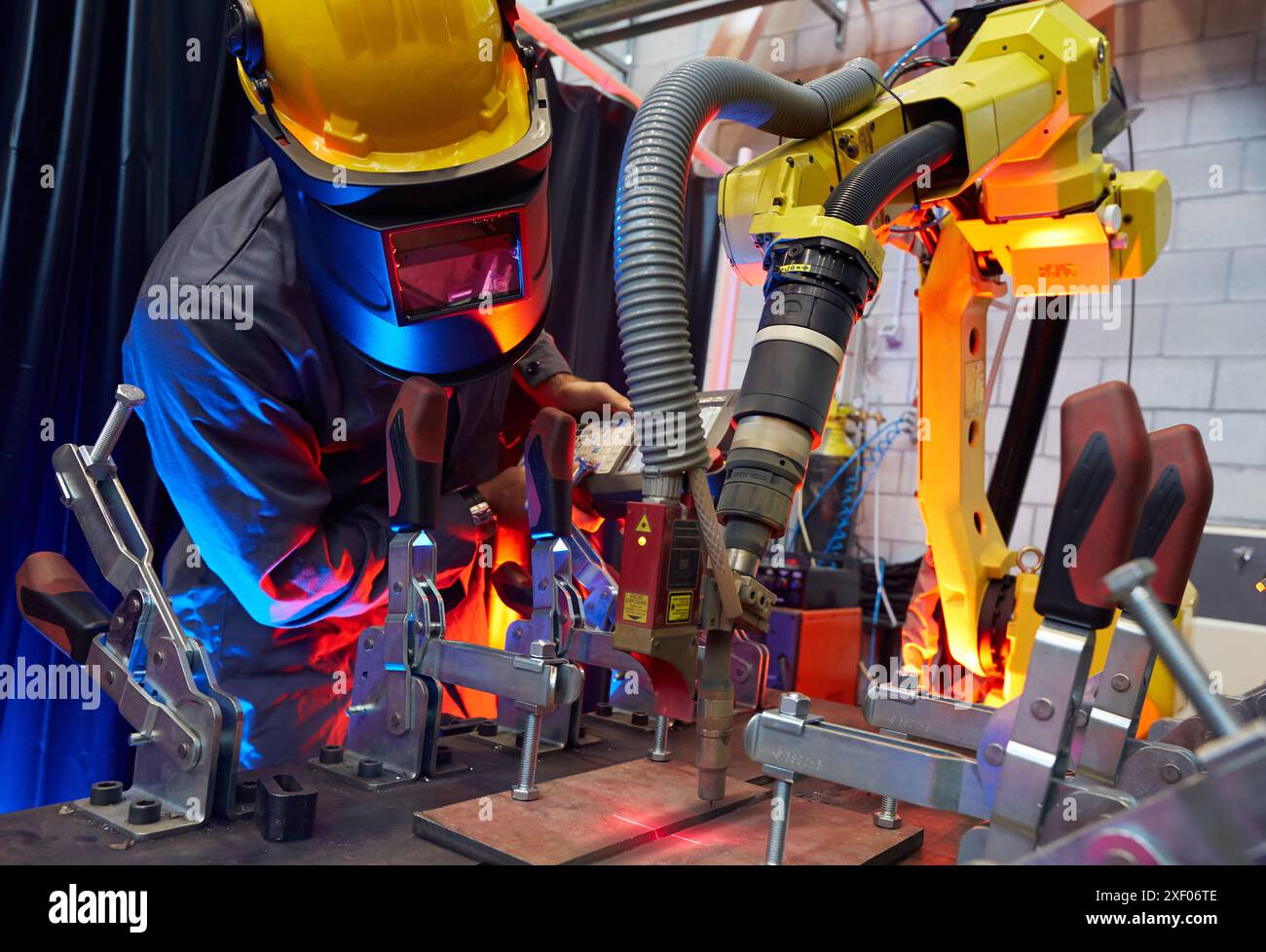 Shipweld Monitoring la geometria del giunto per il controllo adattivo dei parametri di saldatura Industry Tecnalia Research & Innovation, Technology and Research Foto Stock