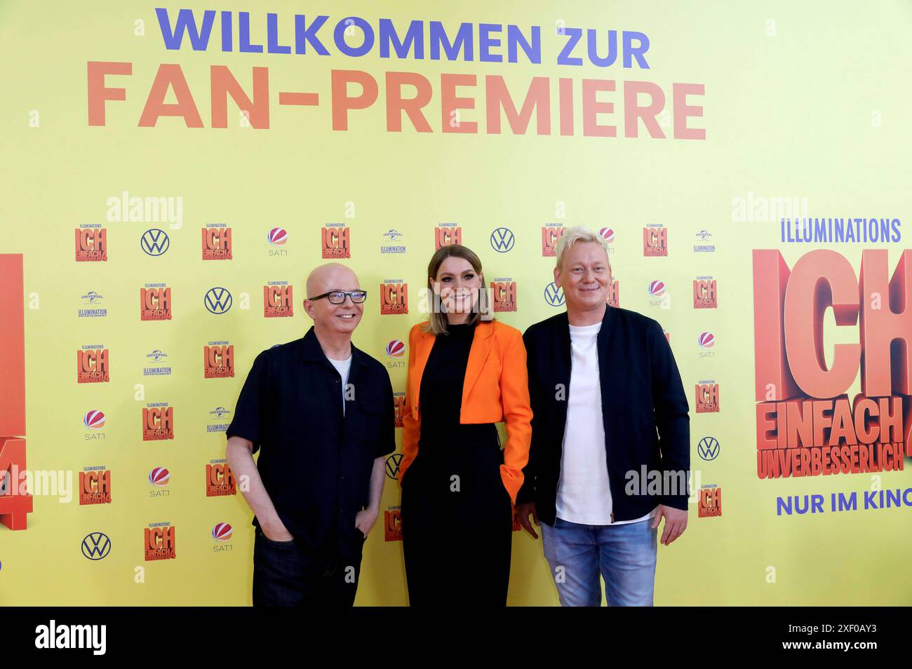 Oliver Rohrbeck, Martina Hill und Jens Knossi Knossalla beim fan-Screening des Animationsfiims Ich - Einfach unverbesserlich 4 / Despicable me 4 im Cinedom. Köln, 30.06.2024 *** Oliver Rohrbeck, Martina Hill e Jens Knossi Knossalla alla proiezione del film d'animazione Ich Einfach unverbesserlich 4 Despicable me 4 al Cinedom Cologne, 30 06 2024 foto:XR.xSchmiegeltx/xFuturexImagex unverbesserlich 4615 Foto Stock