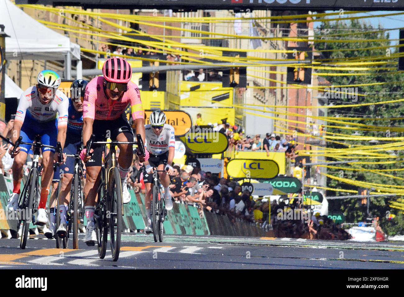 Richard Carapaz (EDUCATION EASYPOST) 10° al traguardo tappa 2 durante tappa 2 - finale, Tour De France gara a Bologna, Italia, giugno 30 2024 Foto Stock