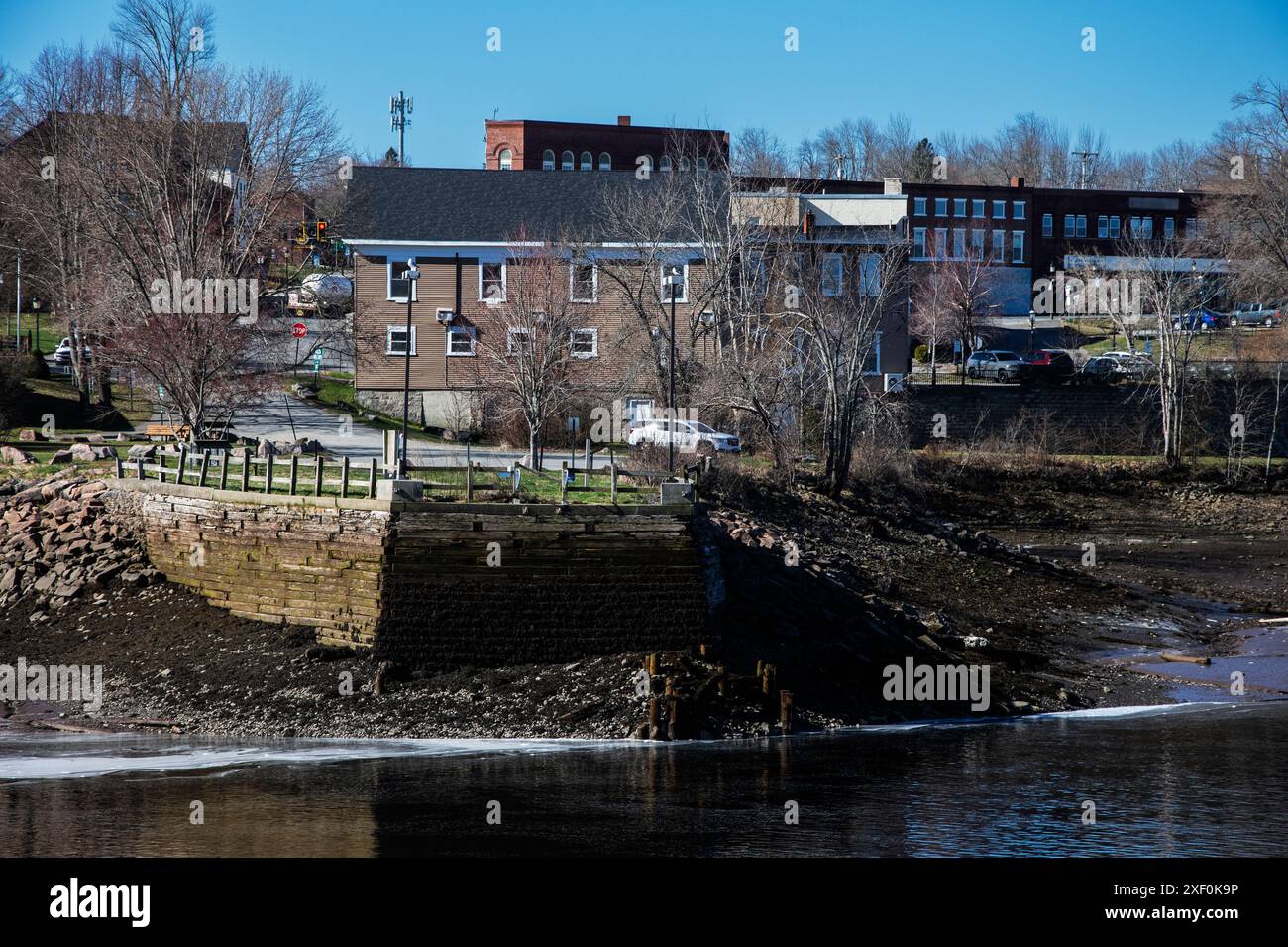 Vista di Calais, Maine, Stati Uniti d'America sul fiume St. Croix da St. Stephen, New Brunswick, Canada Foto Stock