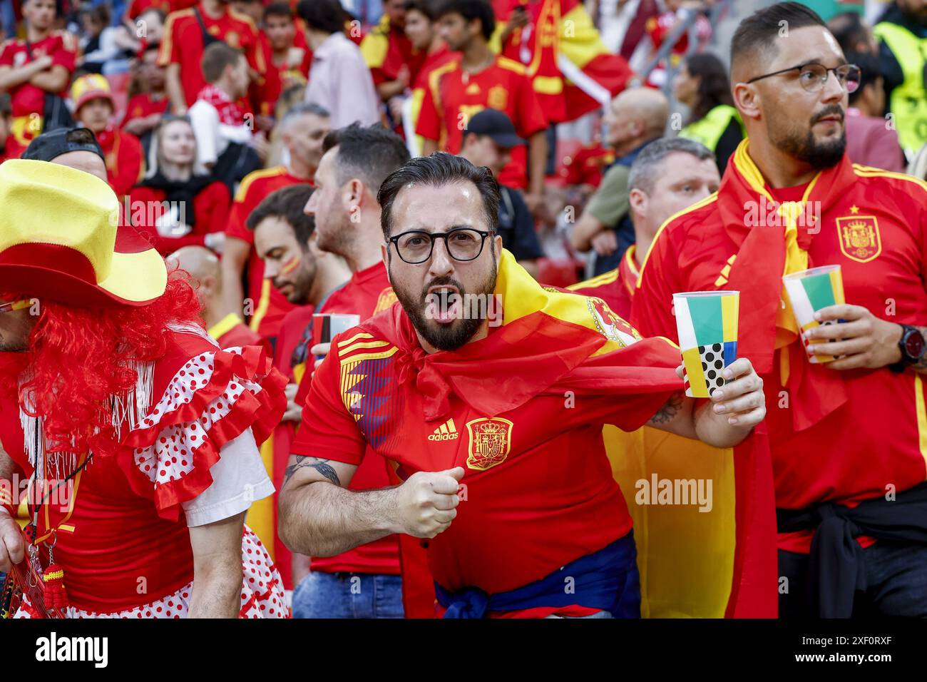 Colonia, Germania. 30 giugno 2024. COLONIA, RheinEnergie Stadium, 30-06-2024, Campionato europeo di calcio Euro2024, round of 16 partita n. 39 tra Spagna e Georgia. Fan della Spagna credito: Pro Shots/Alamy Live News Foto Stock