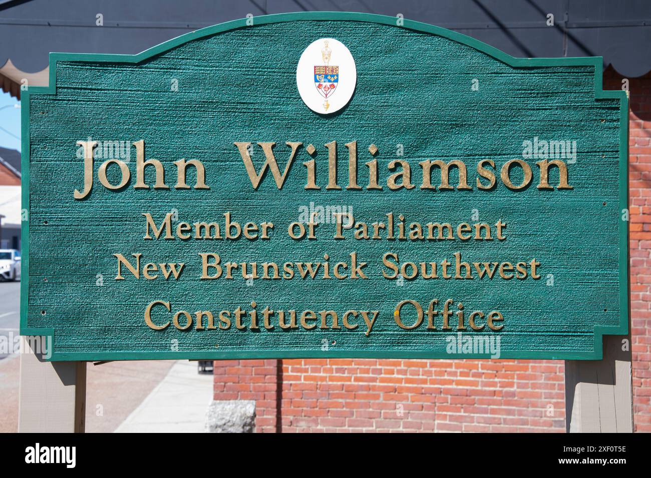 Insegna dell'ufficio del collegio elettorale di John Williamson su Milltown Blvd nel centro di St. Stephen, New Brunswick, Canada Foto Stock