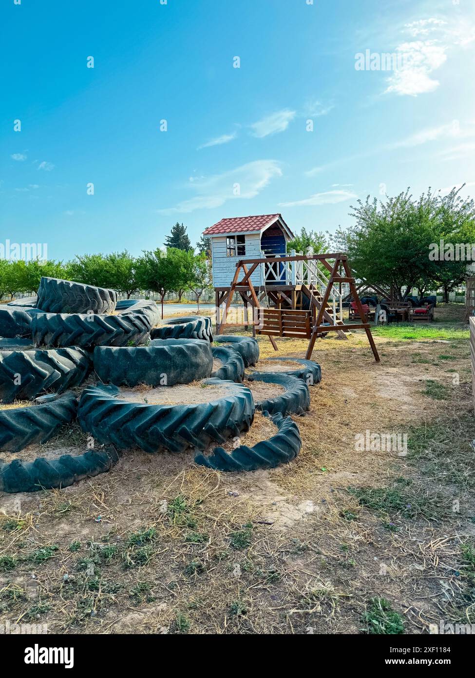 parco giochi per bambini in legno in stile ecologico Foto Stock