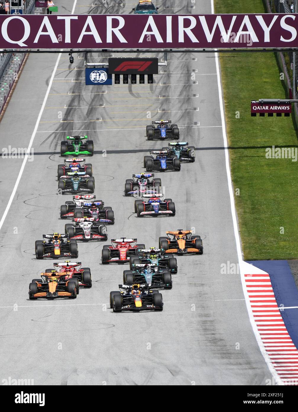 Spielberg, Austria. 30 giugno 2024. I piloti partono durante la gara del Gran Premio d'Austria di Formula 1 a Spielberg, Austria, il 30 giugno 2024. Credito: He Canling/Xinhua/Alamy Live News Foto Stock