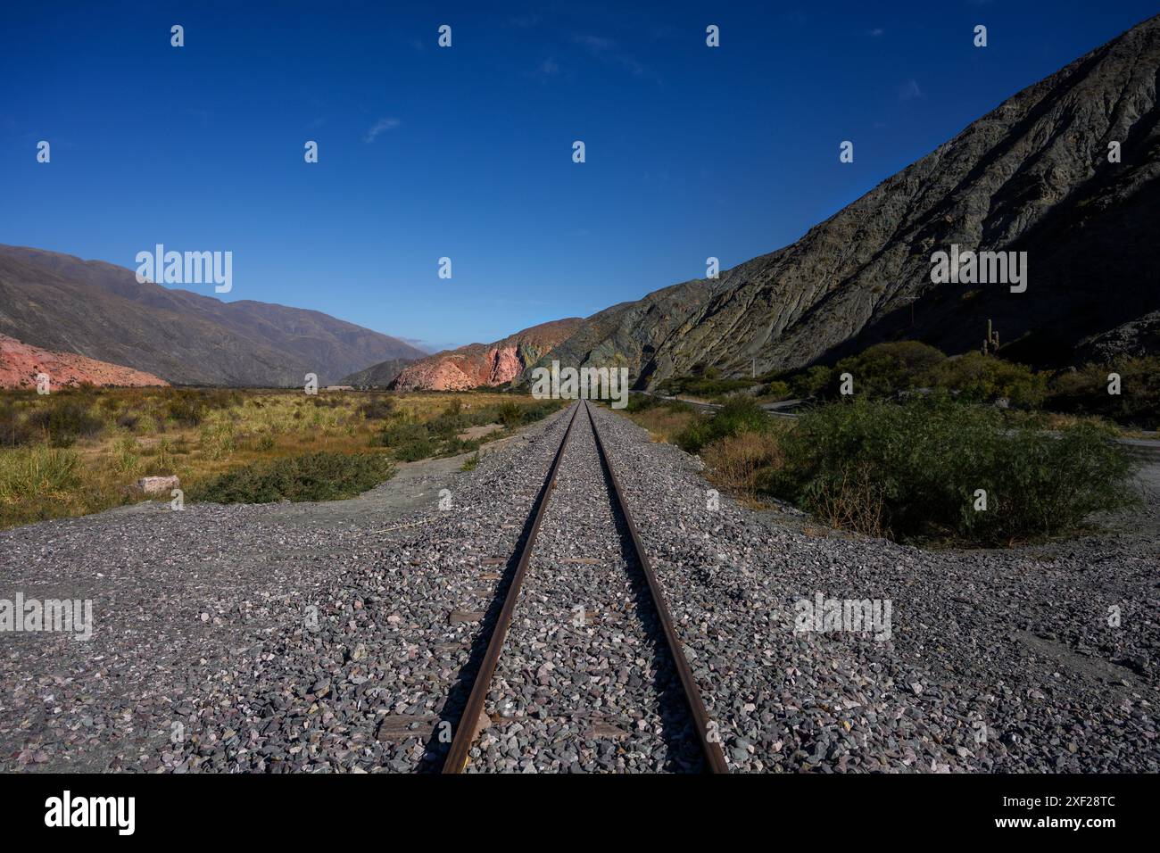 Binari che avanzano tra le Ande Foto Stock