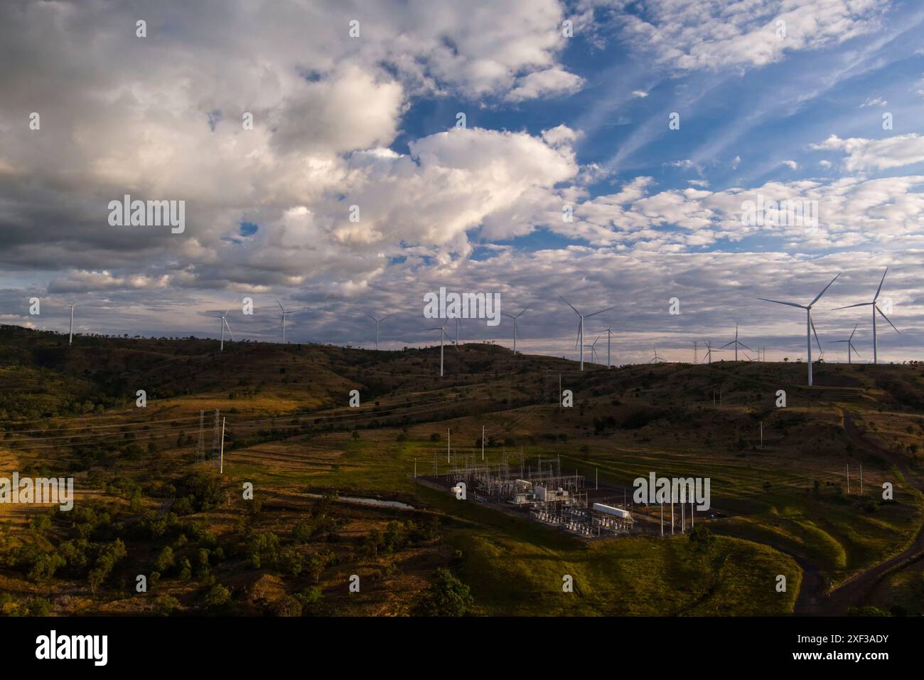Il Coopers Gap Wind Farm è un parco eolico di 453 megawatt situato nella regione di South Burnett nel Queensland in Australia. Foto Stock