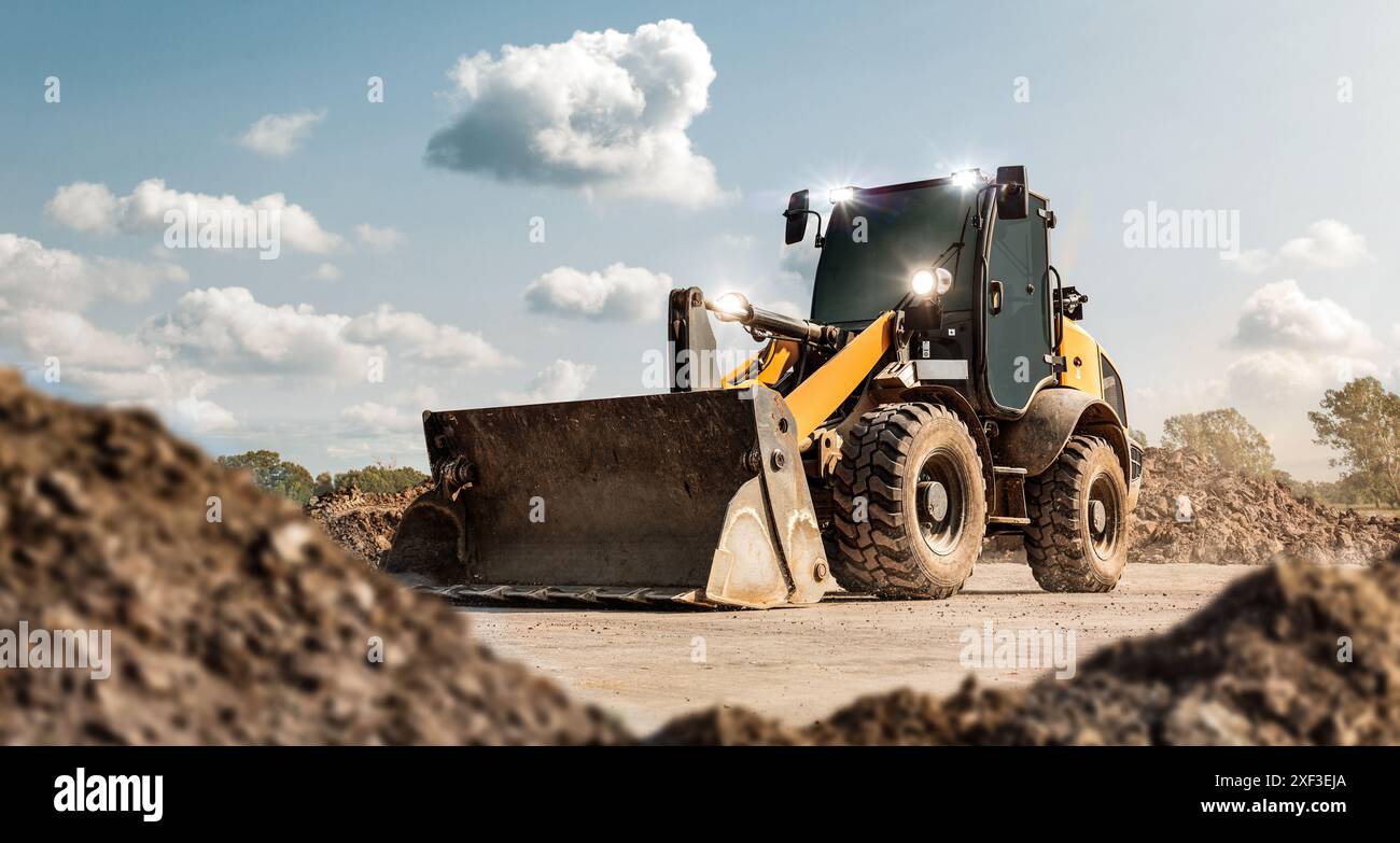 Pala gommata in cantiere Foto Stock