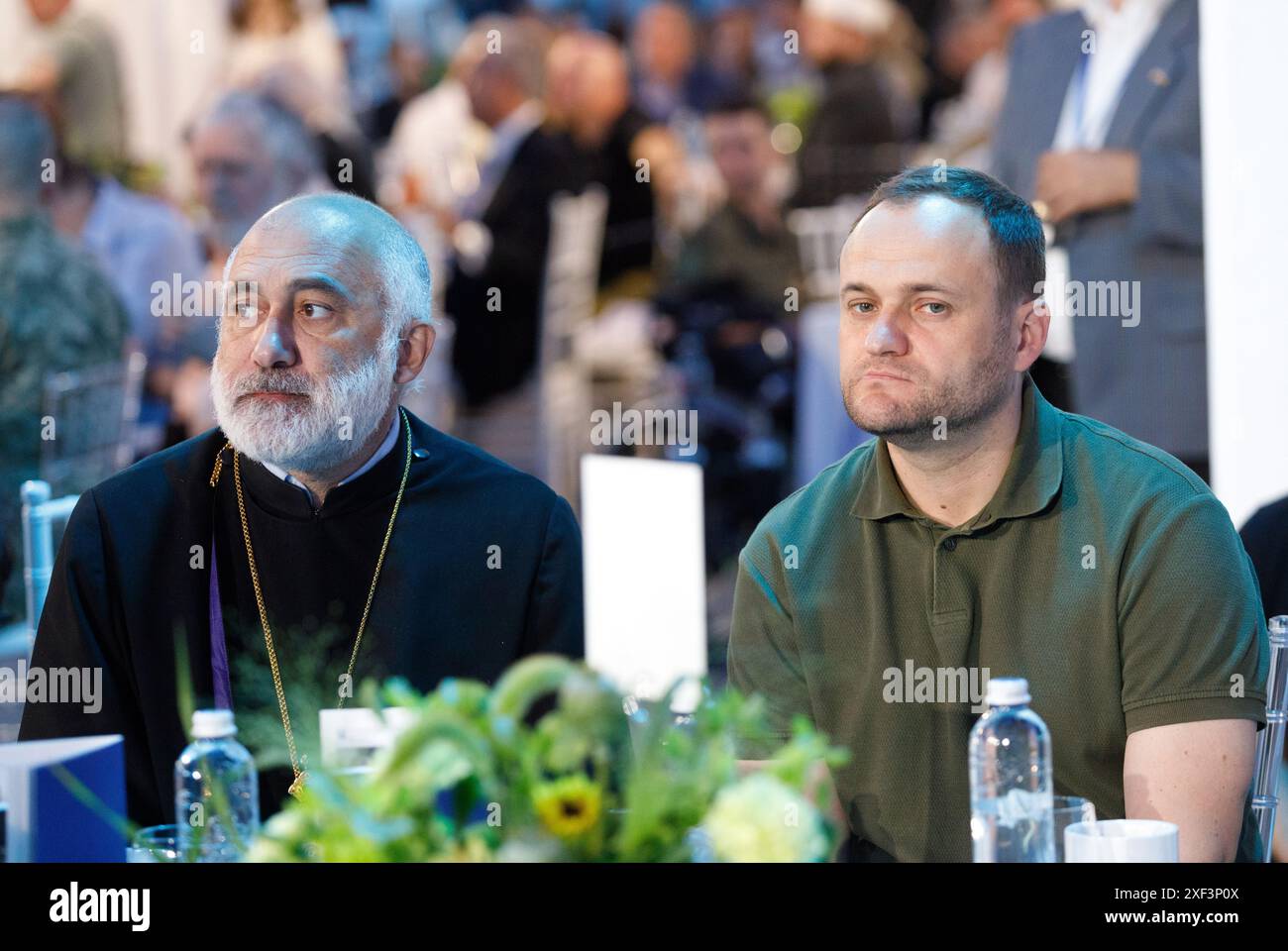 KIEV, UCRAINA - 29 GIUGNO 2024 - il vice capo dell'ufficio del presidente dell'Ucraina Oleksiy Kuleba (R) partecipa alla colazione nazionale di preghiera tenuta sotto gli auspici del presidente dell'Ucraina Volodymyr Zelenskyy, Kiev, capitale dell'Ucraina. Foto Stock