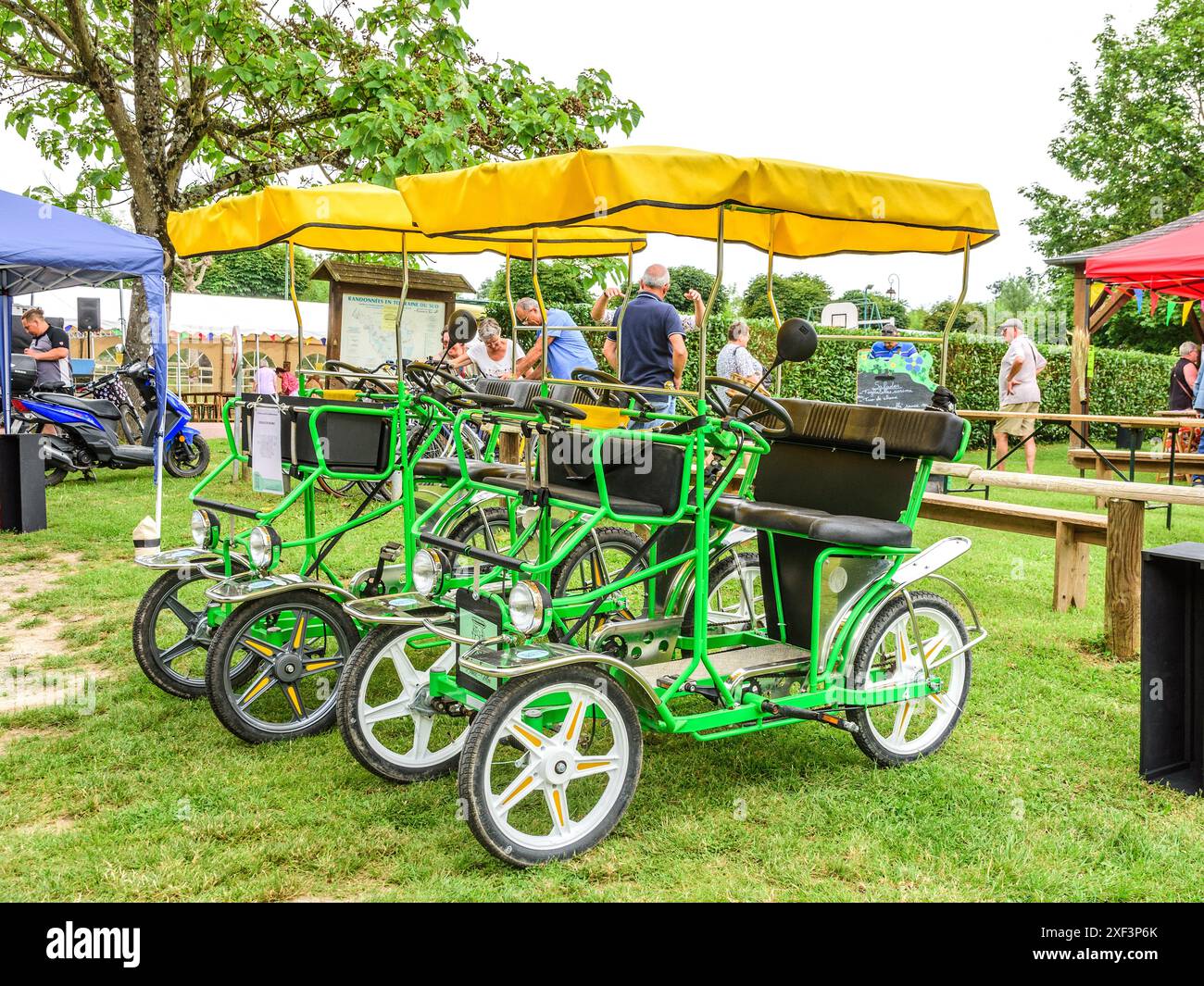 Trasporto in pedalò a 4 ruote "Rosalie" per noleggio privato - Bossay-sur-Claise, Indre-et-Loire (37), Francia. Foto Stock