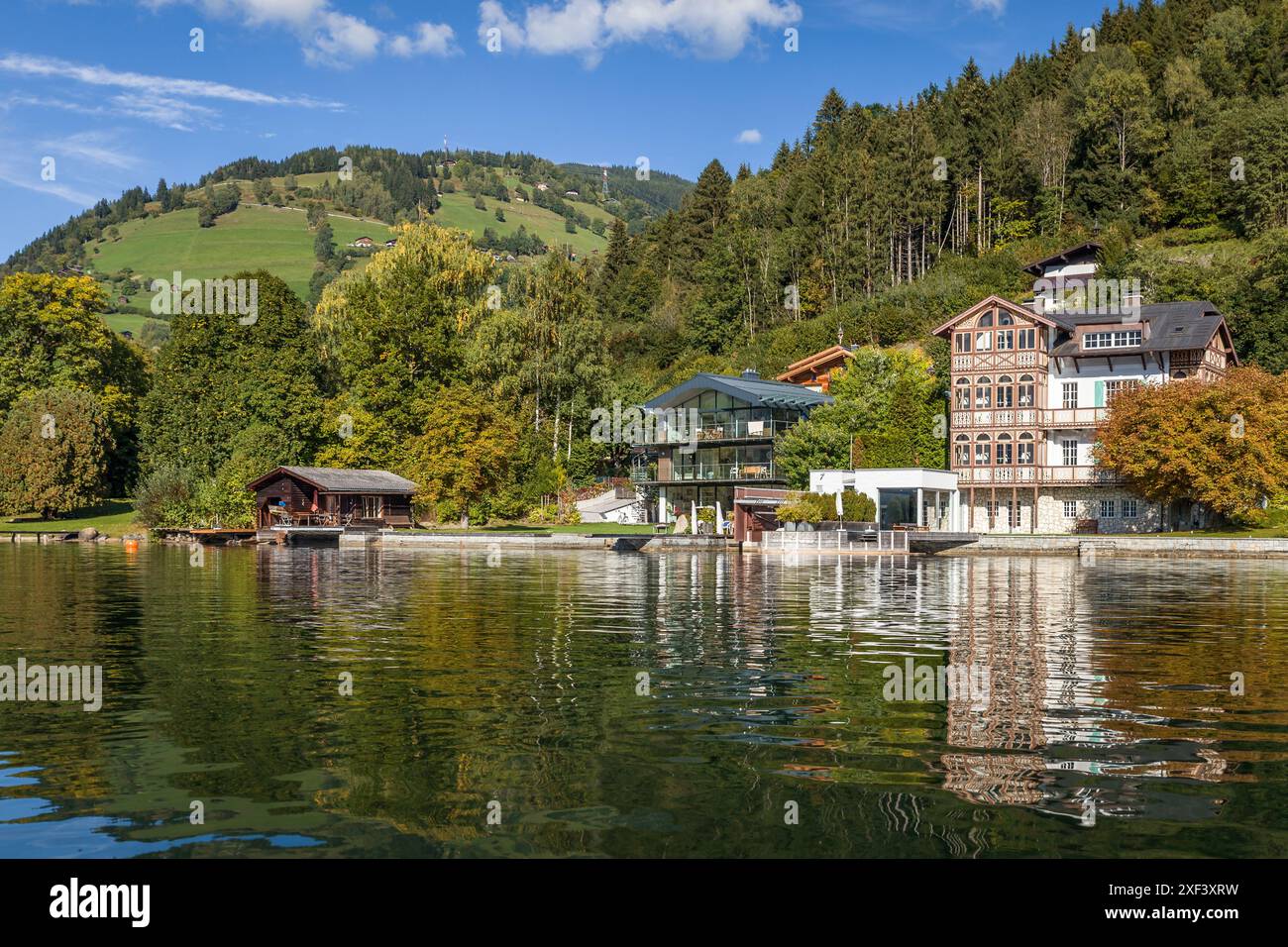 Geografia / viaggi, Austria, Vista verso Thumersbach sulle sponde orientali del Lago di Zell, ULTERIORI-DIRITTI-CLEARANCE-INFO-NON-DISPONIBILI Foto Stock