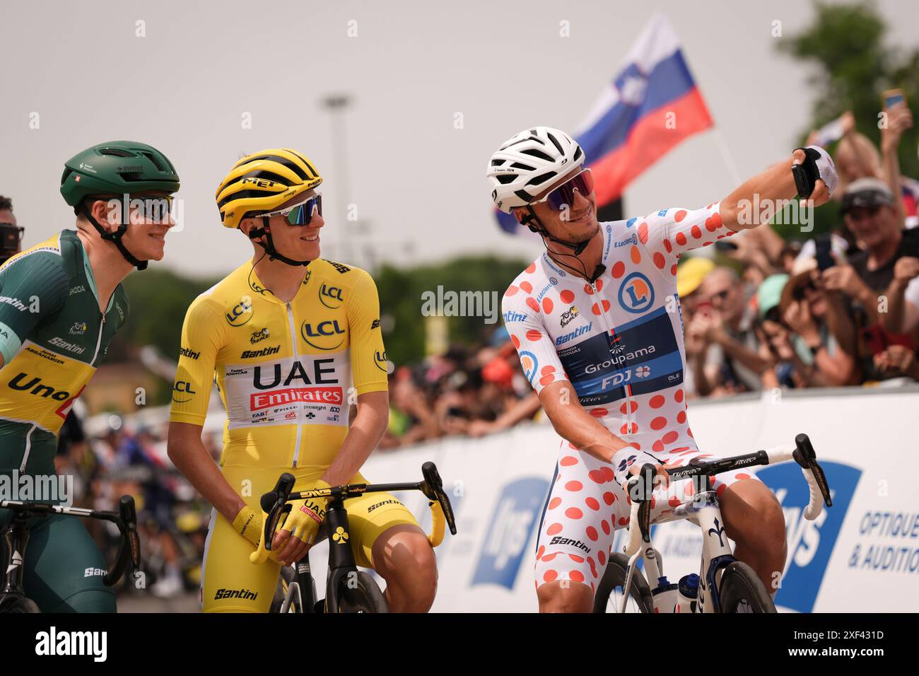 Piacenza, Italia. 1 luglio 2024. Jonas Abrahamsen (uno X Mobility), Tadej Pogacar (Emirati Arabi Uniti), Valentin Madouas (Groupama FDJ) all'inizio della terza tappa del Tour de France da Piacenza a Torino presso Viale Malta - Sport, Ciclismo - Piacenza, Italia - lunedì 1 luglio 2024 (foto di massimo Paolone/LaPresse) crediti: LaPresse/Alamy Live News Foto Stock