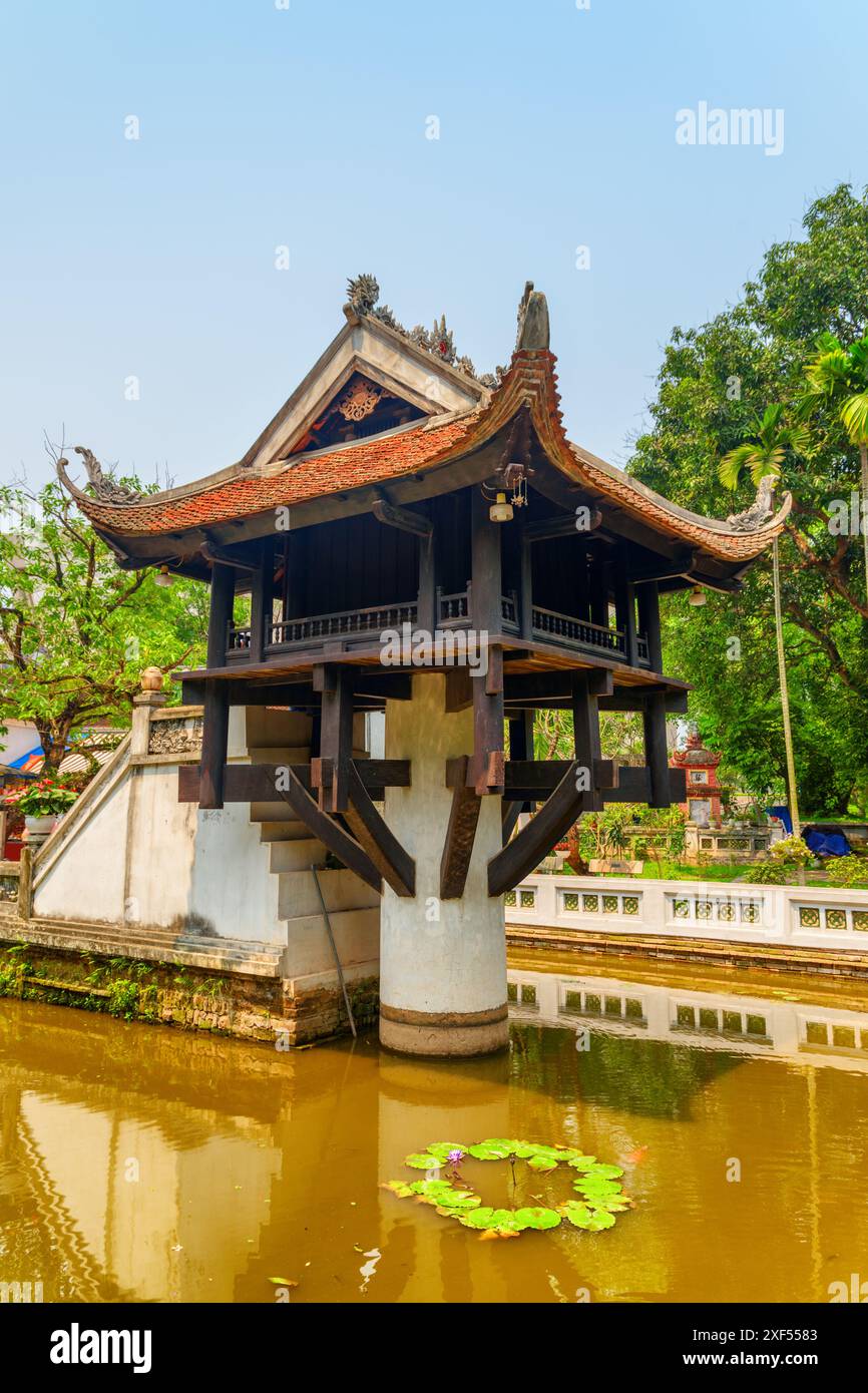 Splendida vista della Pagoda One Pillar di Hanoi, Vietnam. Lo storico tempio buddista è una popolare destinazione turistica dell'Asia. Foto Stock