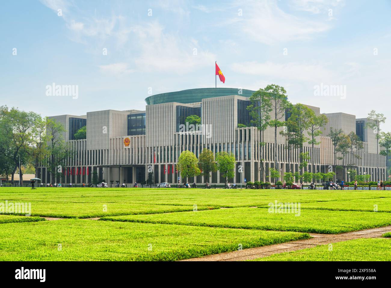 Vista panoramica dell'edificio dell'Assemblea Nazionale in Piazza Ba Dinh, Hanoi, Vietnam. Foto Stock