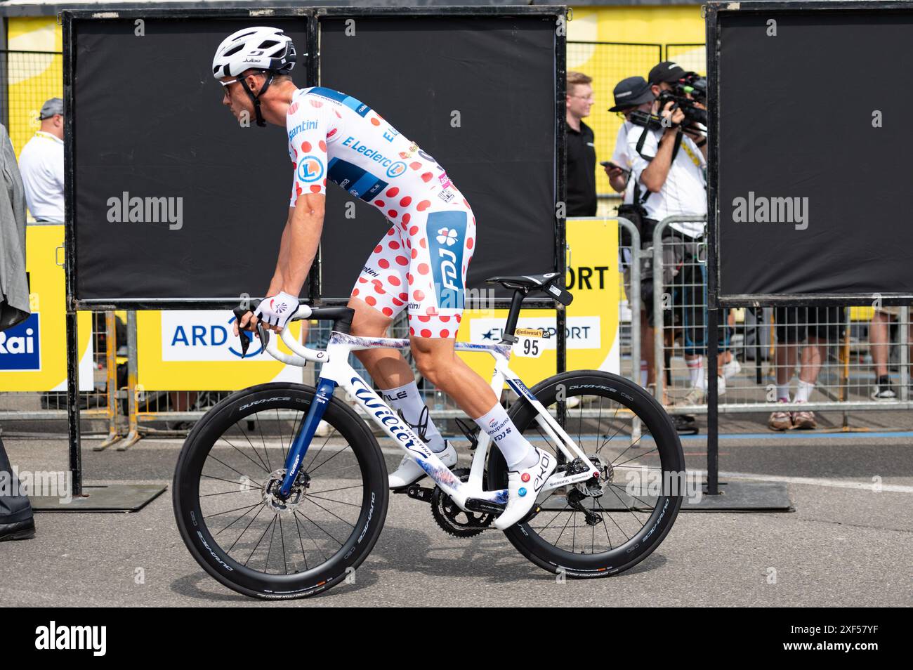 Valentin Madouas, team Groupama-FDJ durante la fase 3 - partenza, Tour De France race a Piacenza, Italia, 01 luglio 2024 Foto Stock