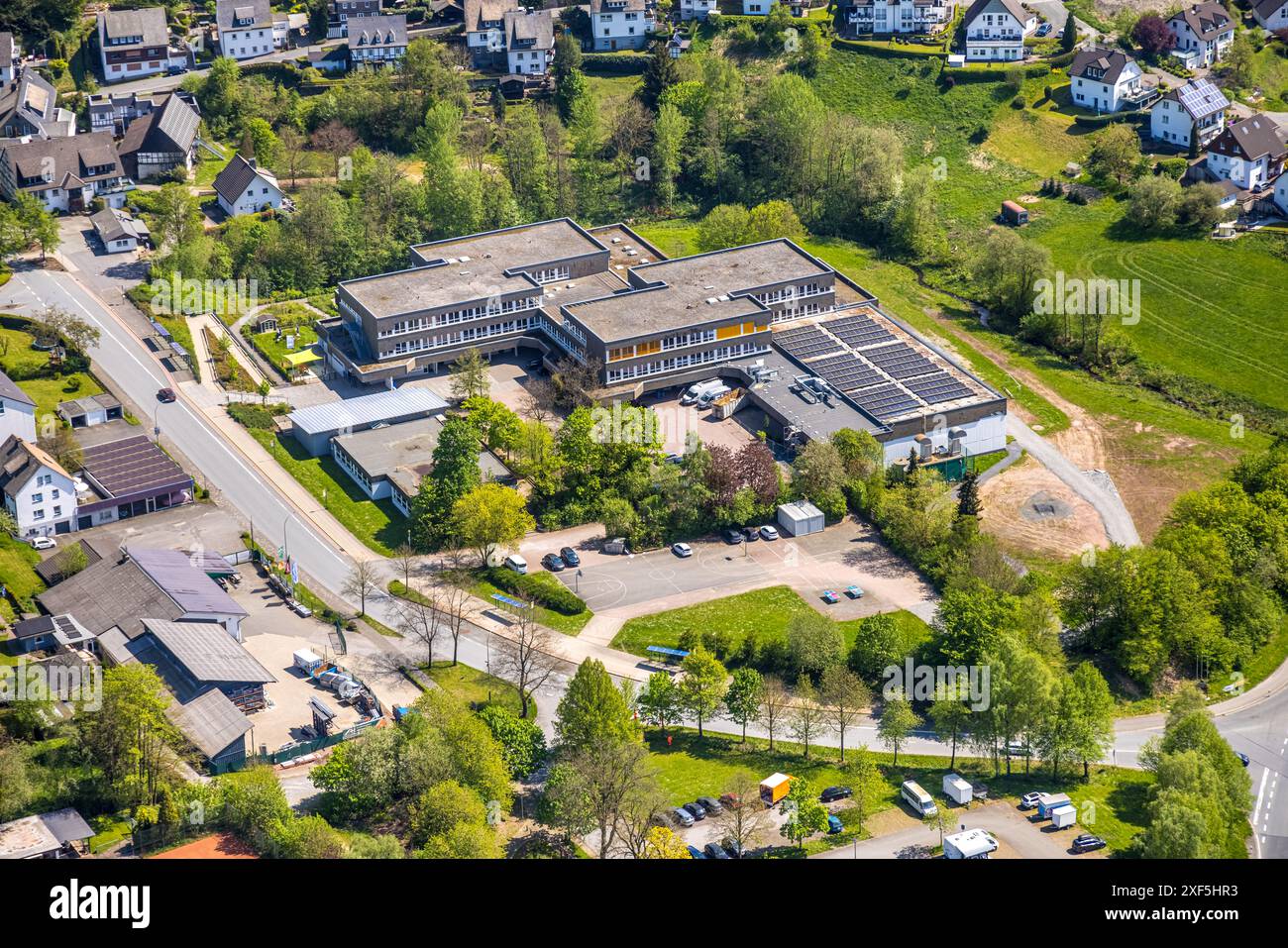 Vista aerea, Erich Kästner-Realschule, Friburgo, Schmallenberg, Sauerland, Renania settentrionale-Vestfalia, Germania, foto aerea, Erich Kästner secondario sch Foto Stock
