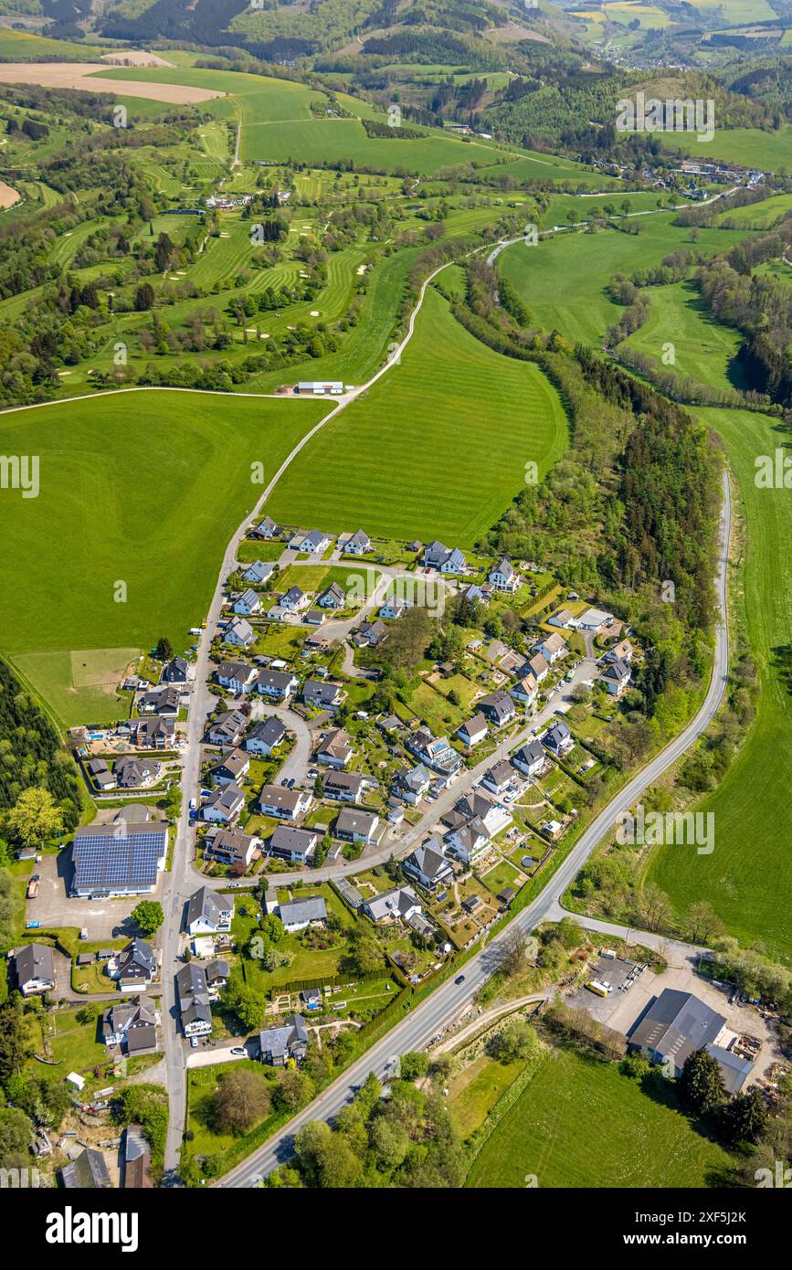 Vista aerea, vista della zona residenziale di Gleidorf am Hügel con prati e campi, Schützenhalle con tetto solare Schützenverein 1920 e.V., Gleidorf, Sch Foto Stock