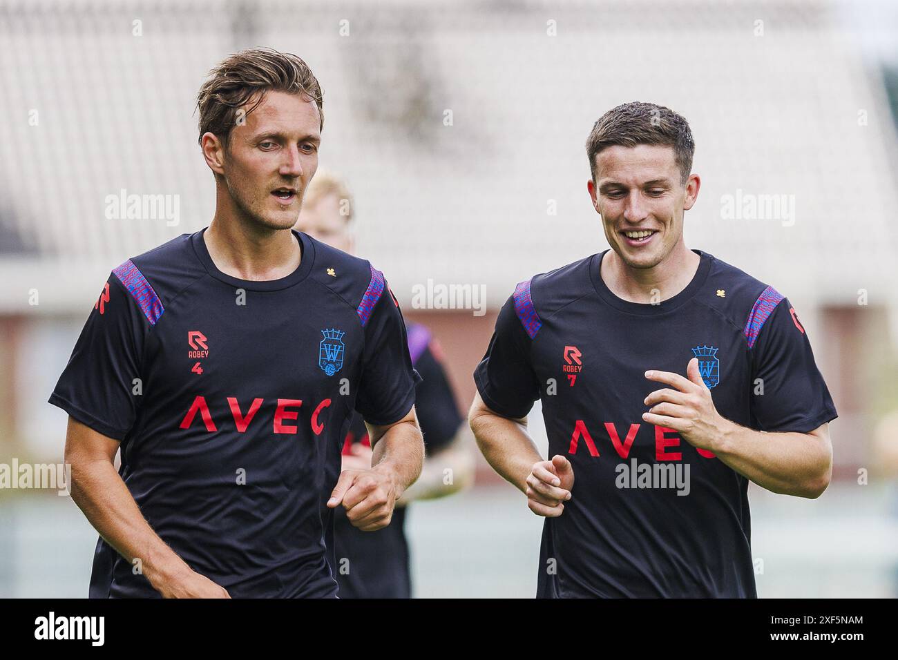 Tilburg, Paesi Bassi. 1 luglio 2024. TILBURG, prima formazione Willem II, 01-07-2024, Koning Willem II stadion, preparazione olandese Eredivisie 2024-2025. Erik Schouten con Nick Doodeman crediti: Pro Shots/Alamy Live News Foto Stock