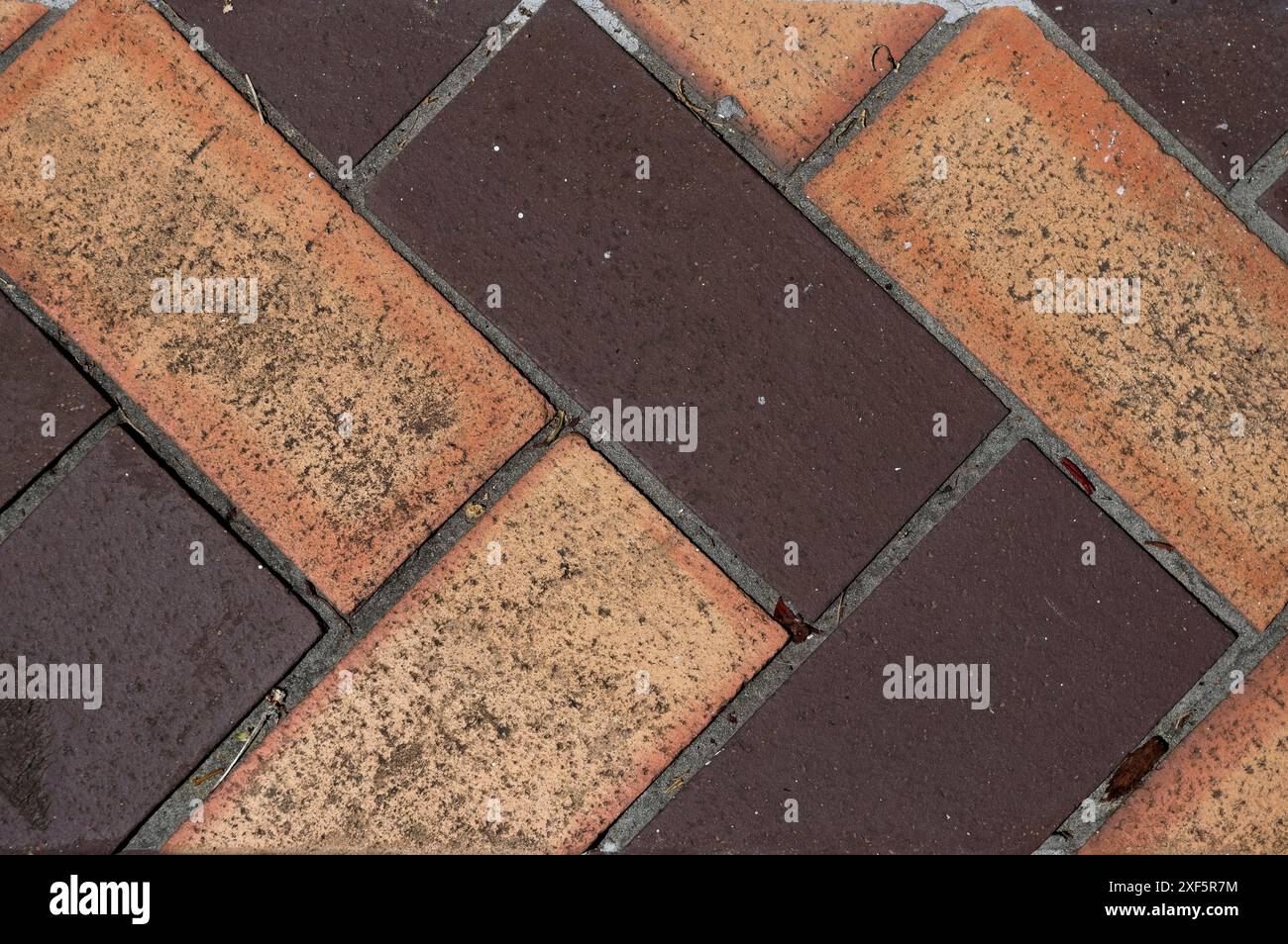 Vista dall'alto dei mattoni disposti a spina di pesce Foto Stock