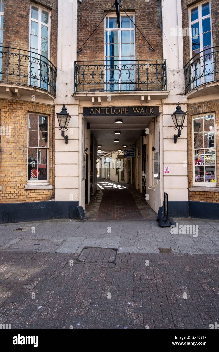 Ingresso alla galleria commerciale Antelope Walk, Dorchester, Regno Unito Foto Stock