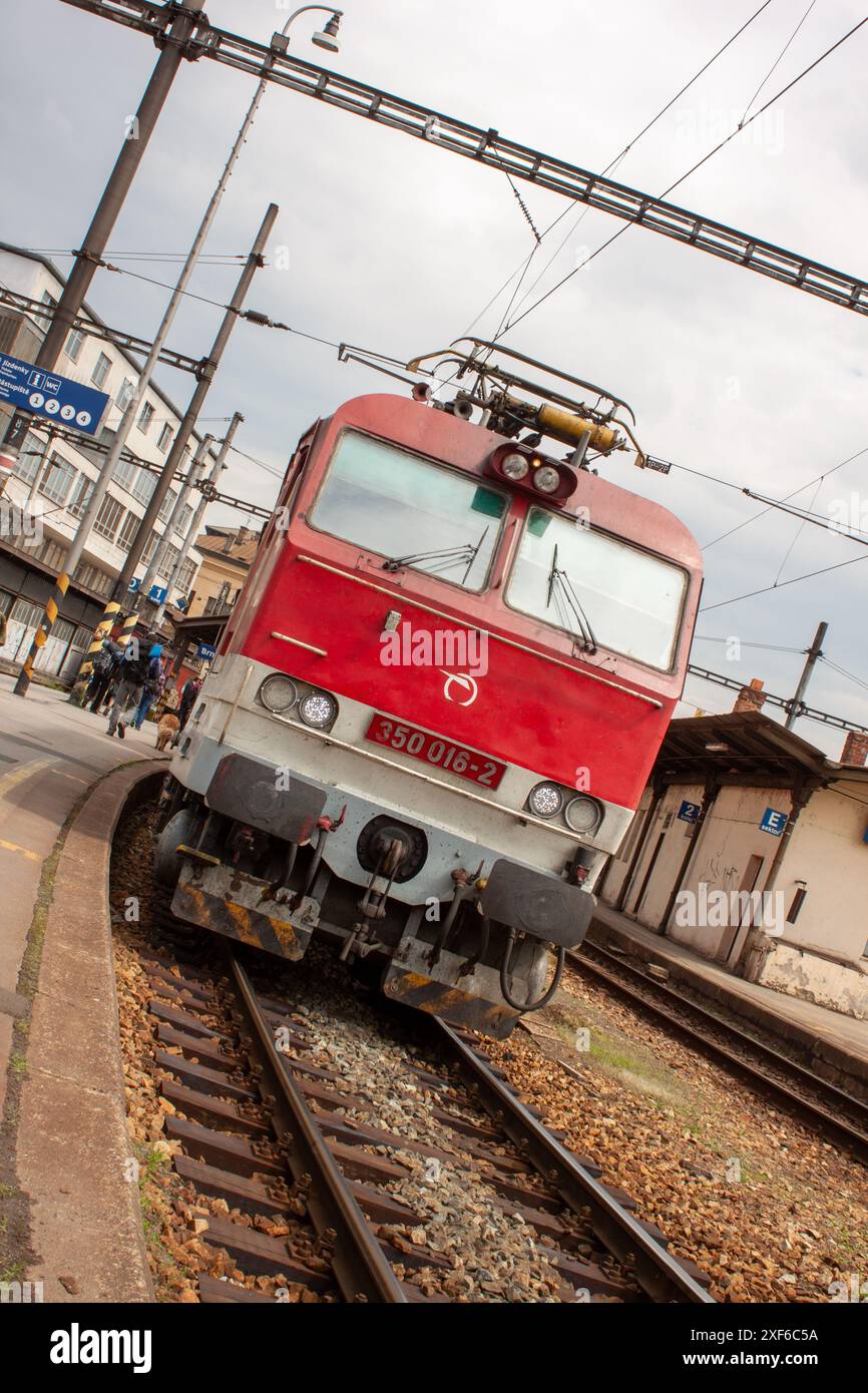 Treno Ceske Drahy Classe 372 alla stazione di Brno, Repubblica Ceca Foto Stock