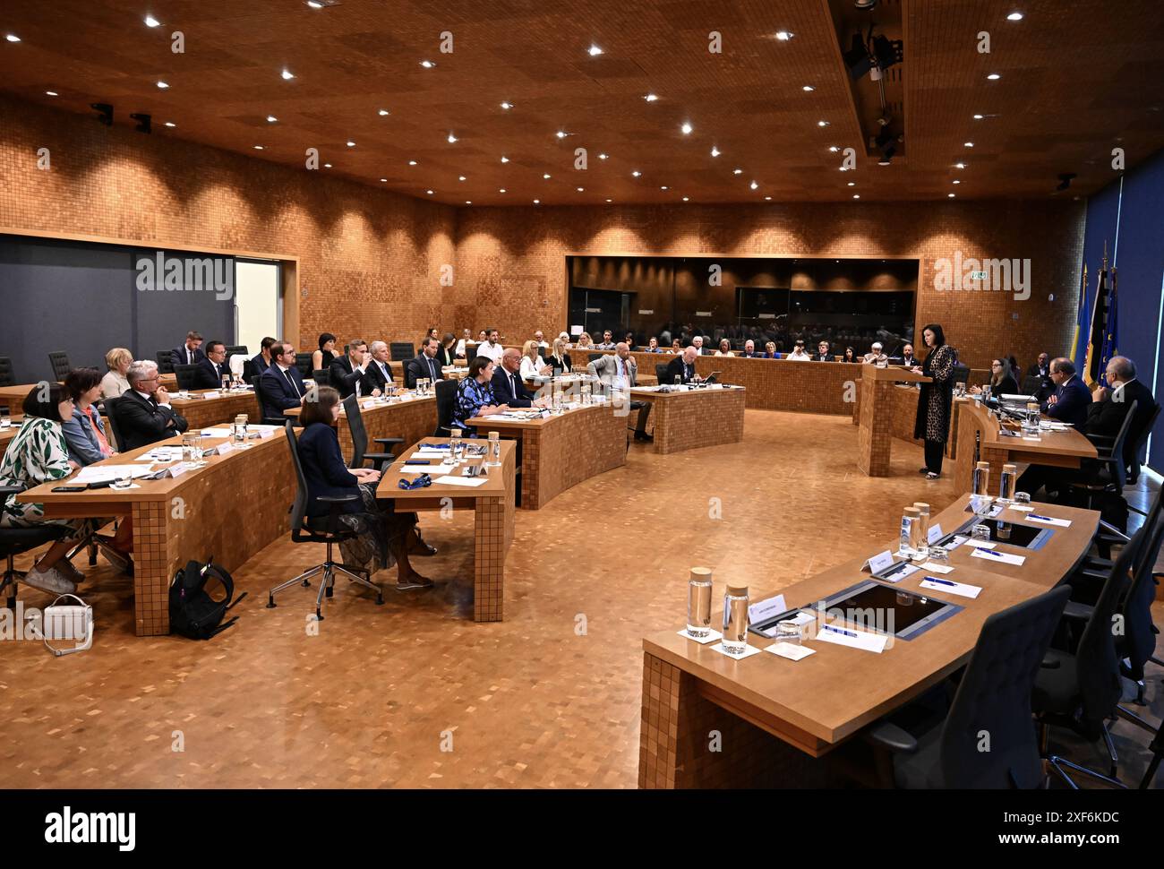 Eupen, Belgio. 1 luglio 2024. I membri del Parlamento tedesco nella foto durante una sessione plenaria per installare il nuovo parlamento eletto della Deutschsprachige Gemeinschaft Belgiens (comunità di lingua tedesca del Belgio) a Eupen lunedì 01 luglio 2024. BELGA FOTO JOHN THYS credito: Belga News Agency/Alamy Live News Foto Stock