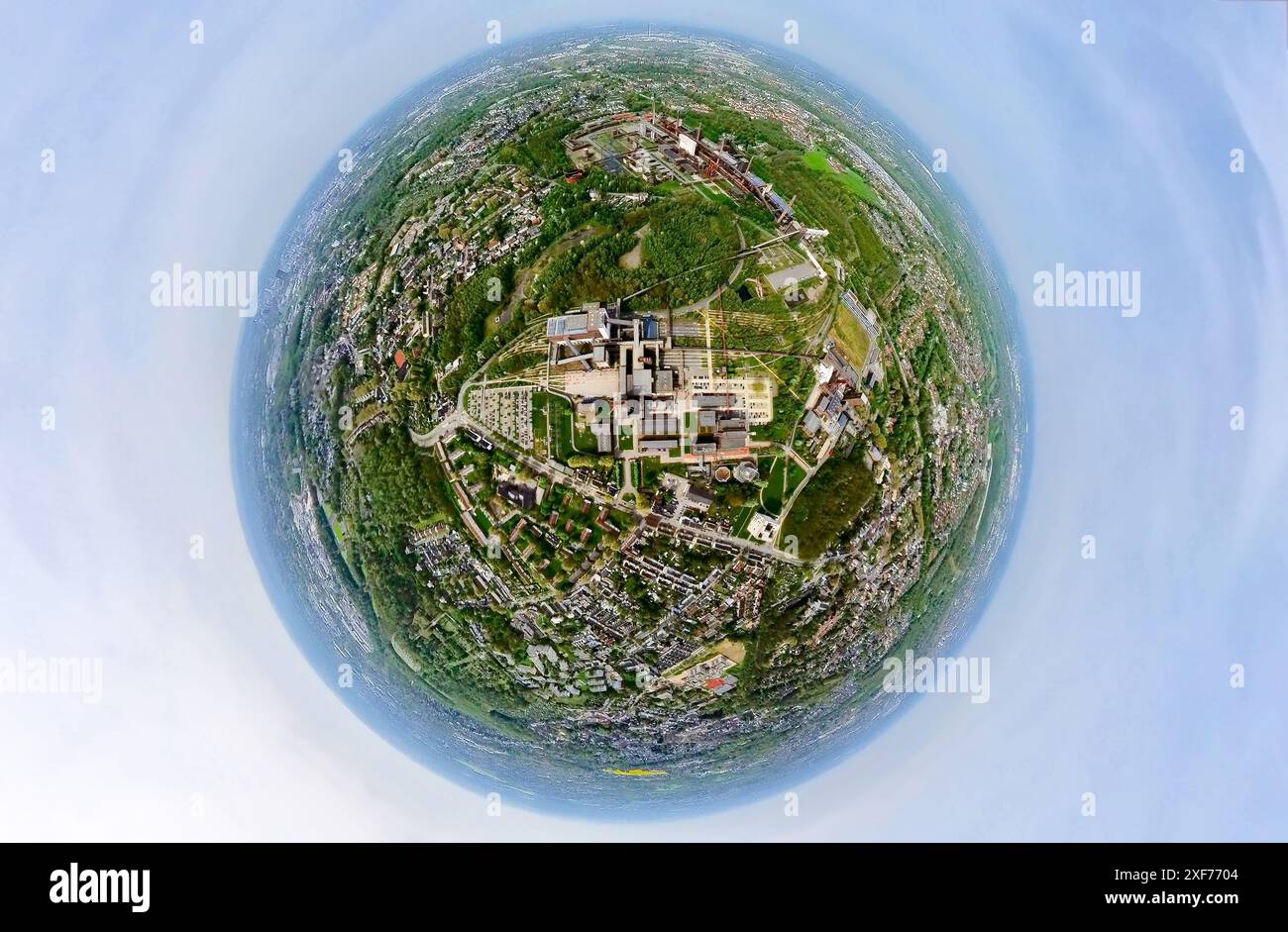 Vista aerea, Zollverein, Zeche Zollverein e cokeria patrimonio dell'umanità dell'UNESCO, globo terrestre, immagine fisheye, immagine a 360 gradi, mondo minuscolo, piccolo pla Foto Stock