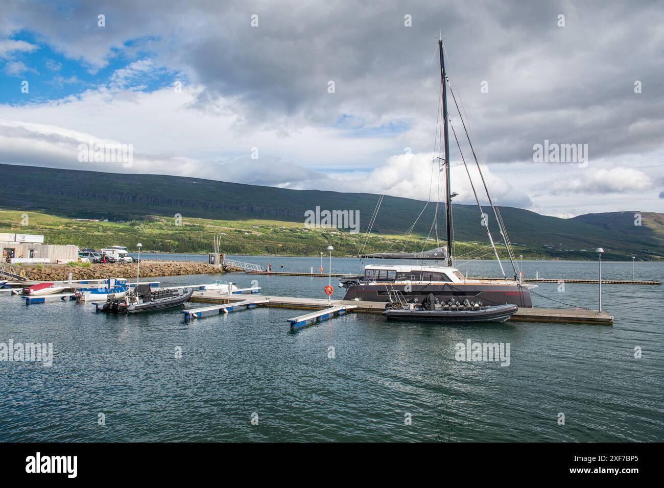 Akureyri Islanda - luglio 28. 2022: Navi recreative nel porto di Akureyri Foto Stock