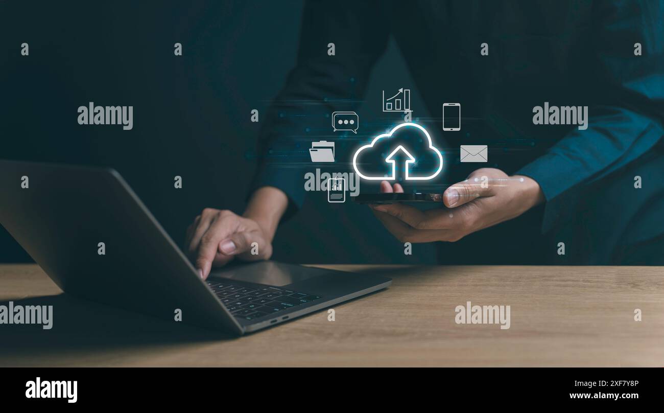 Digital Cloud Technology Concept, include una rete tecnologica di gestione aziendale e informazioni, come sistemi di storage e trasferimento. Misurazione della sicurezza Foto Stock