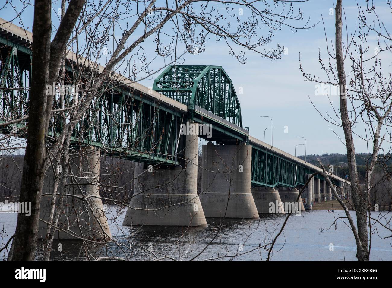 Princess Margaret Bridge sul fiume Saint John a Fredericton, New Brunswick, Canada Foto Stock