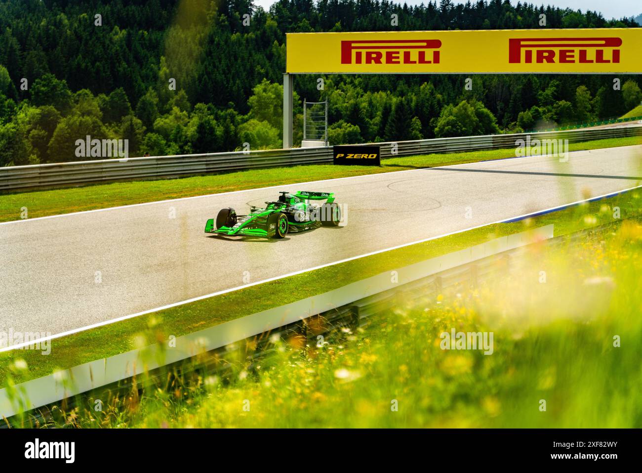 Spielberg, Austria. 30 giugno 2024. Stake pilota finlandese del team Sauber F1 Kick, Valterri Bottas gareggia durante la gara del Gran Premio d'Austria di Formula 1. Credito: SOPA Images Limited/Alamy Live News Foto Stock